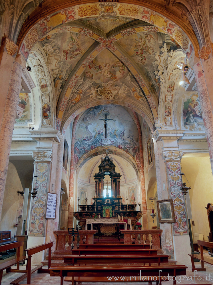 Badia di Dulzago (Novara, Italy) - Interior of the Church of San Giulio in the Badia of Dulzago